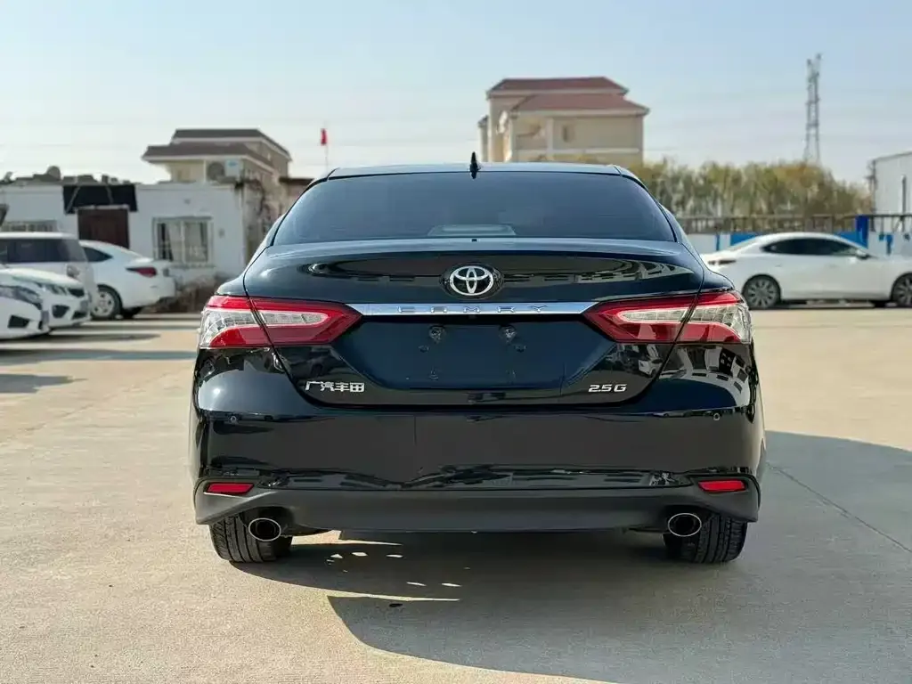 Toyota Camry — фото 6
