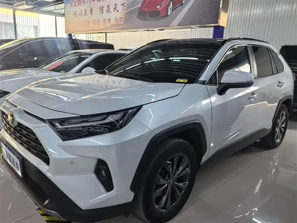 Toyota RAV4 — фото 1