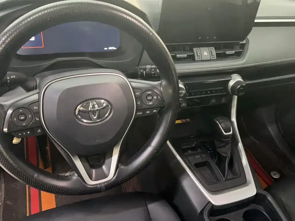 Toyota RAV4 — фото 3