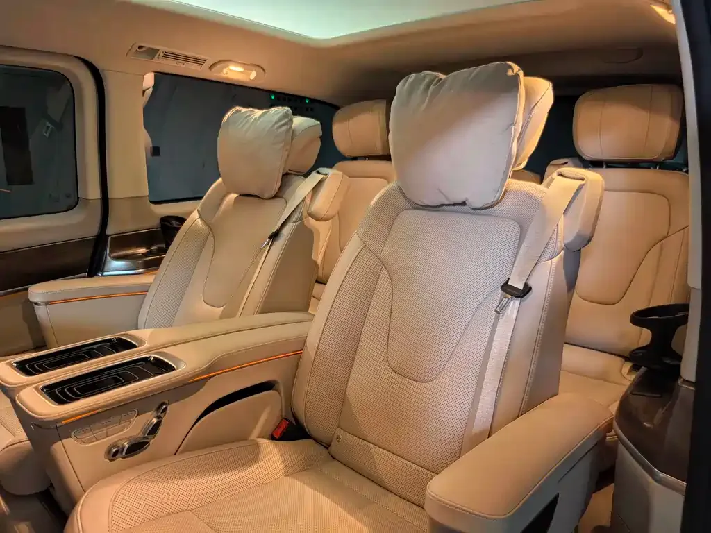 Mercedes-Benz V-Class 2023 из CN, фото 3