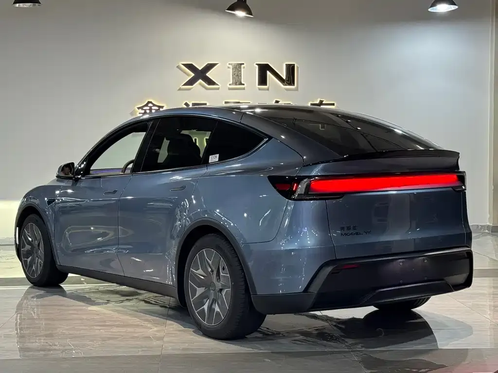 Tesla Model Y L — фото 3
