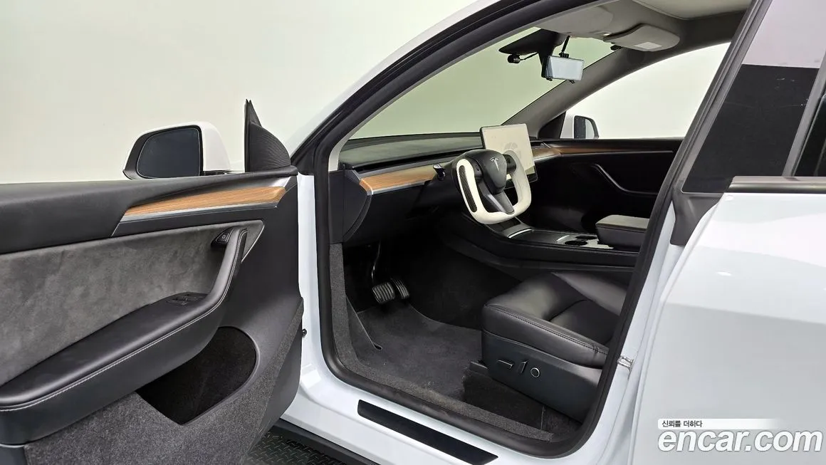 Tesla Model Y — фото 9