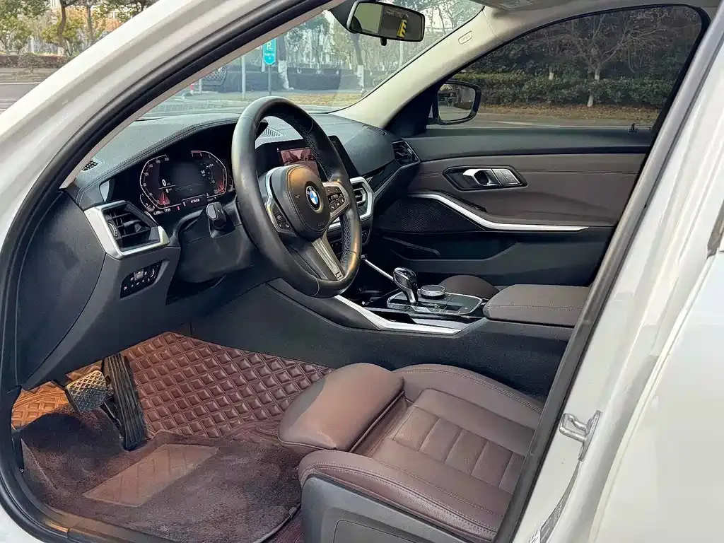BMW 3 Series 2021 из CN, фото 2