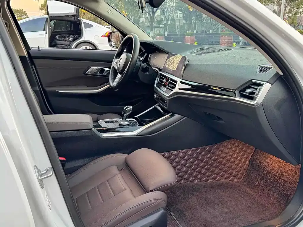 BMW 3 Series 2021 из CN, фото 8