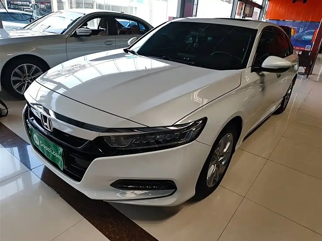 Honda Accord — фото 1