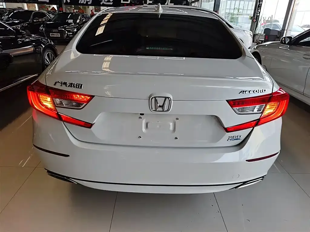 Honda Accord — фото 4