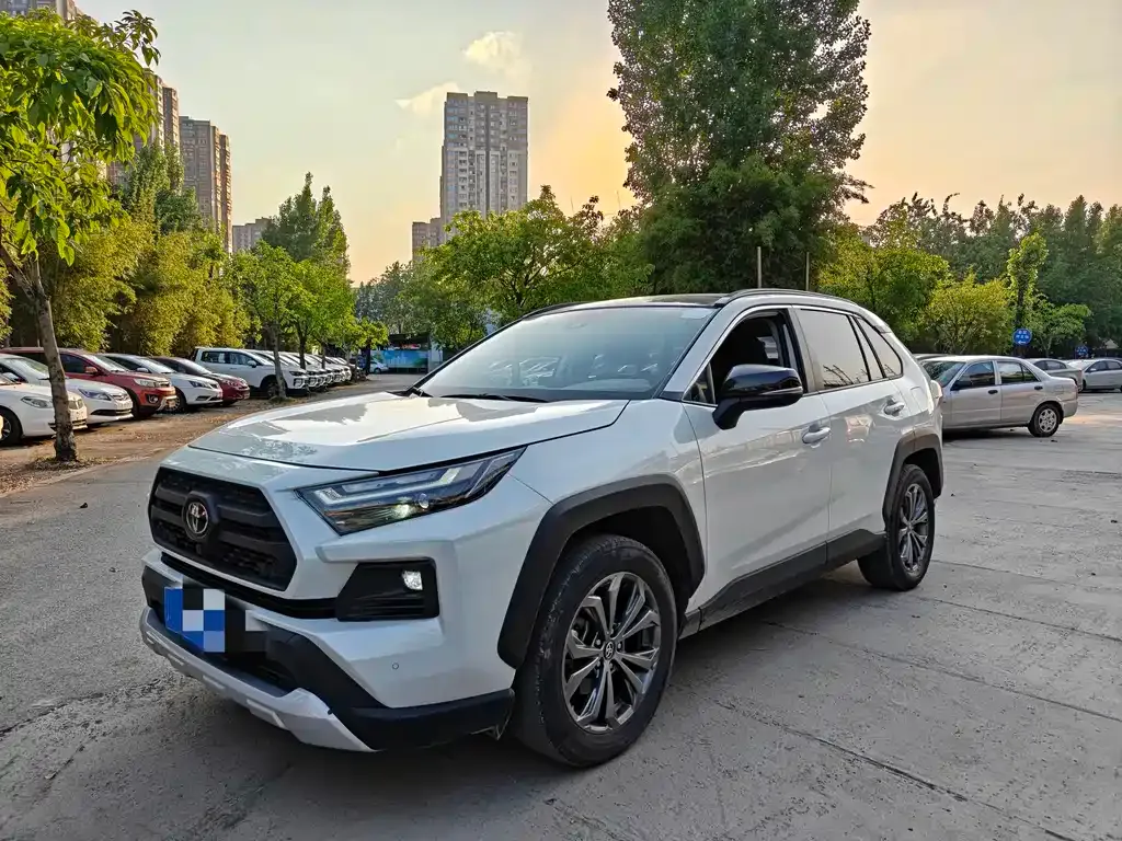 Toyota RAV4 2023 из CN, фото 1