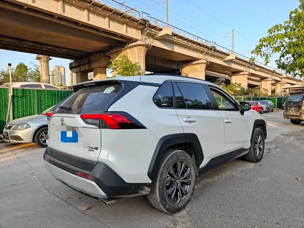 Toyota RAV4 2023 из CN, фото 6