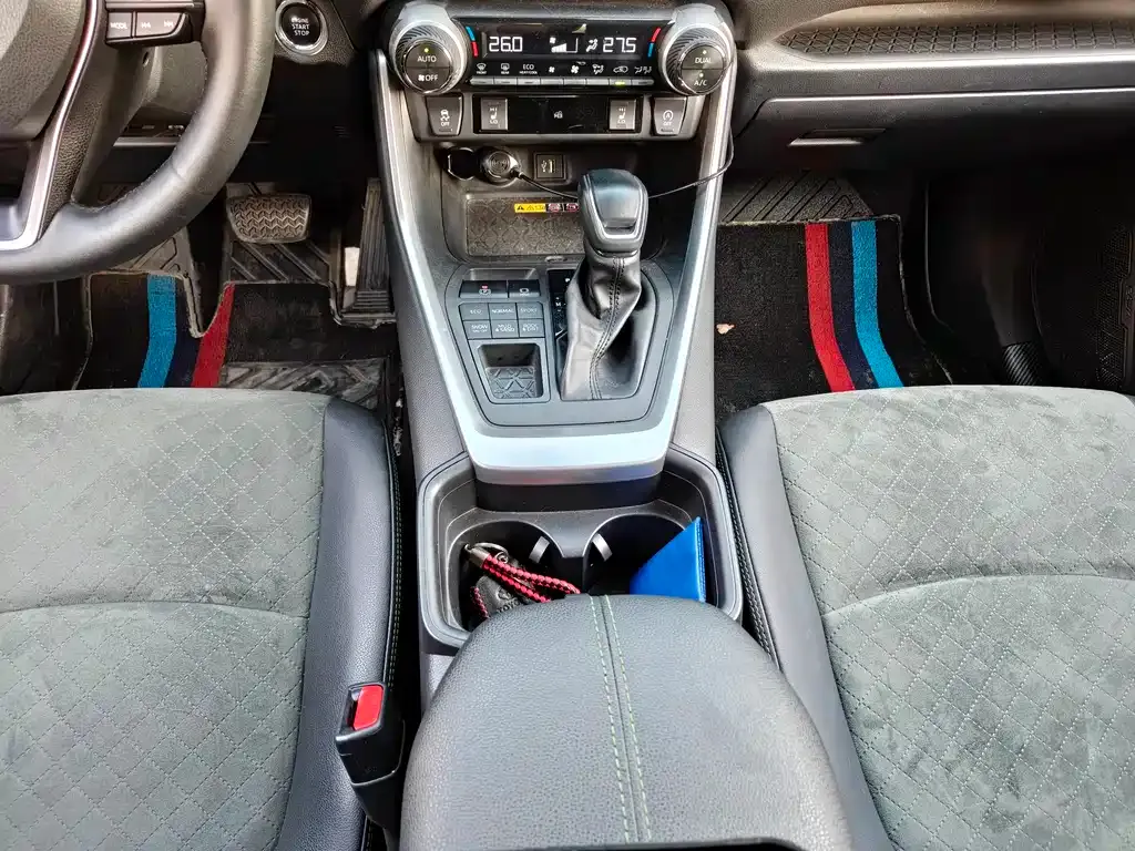 Toyota RAV4 2023 из CN, фото 5
