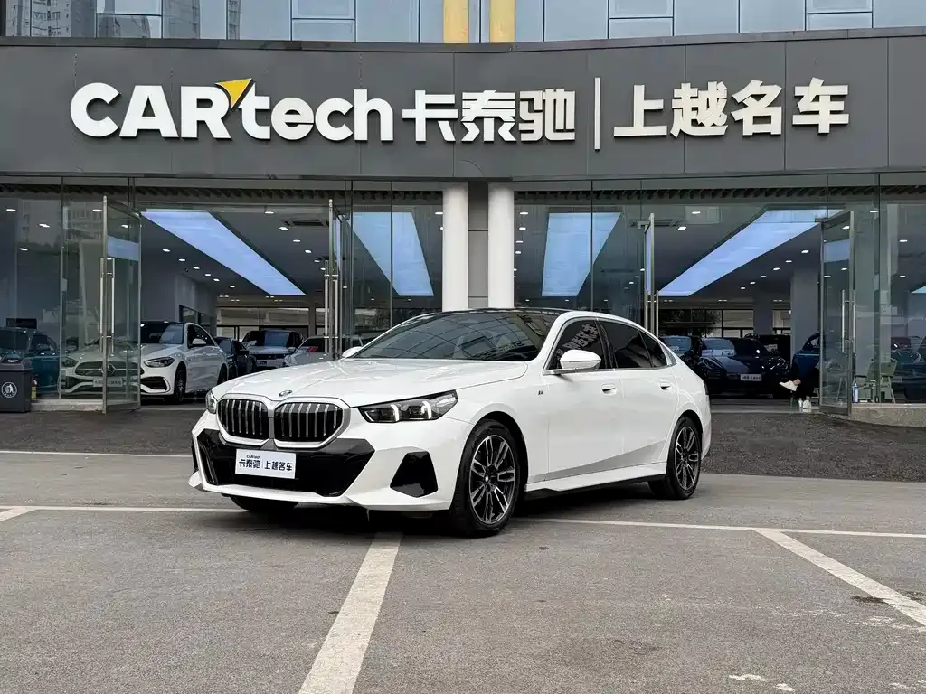 BMW 5 Series — фото 1
