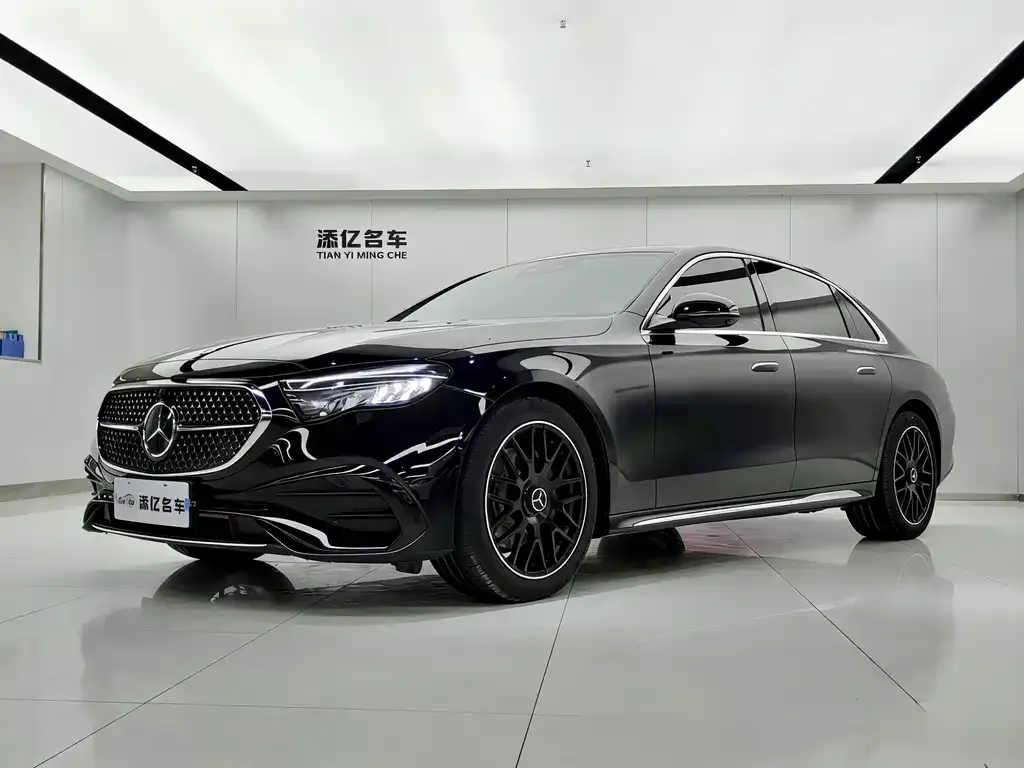 Mercedes-Benz E-Class — фото 1