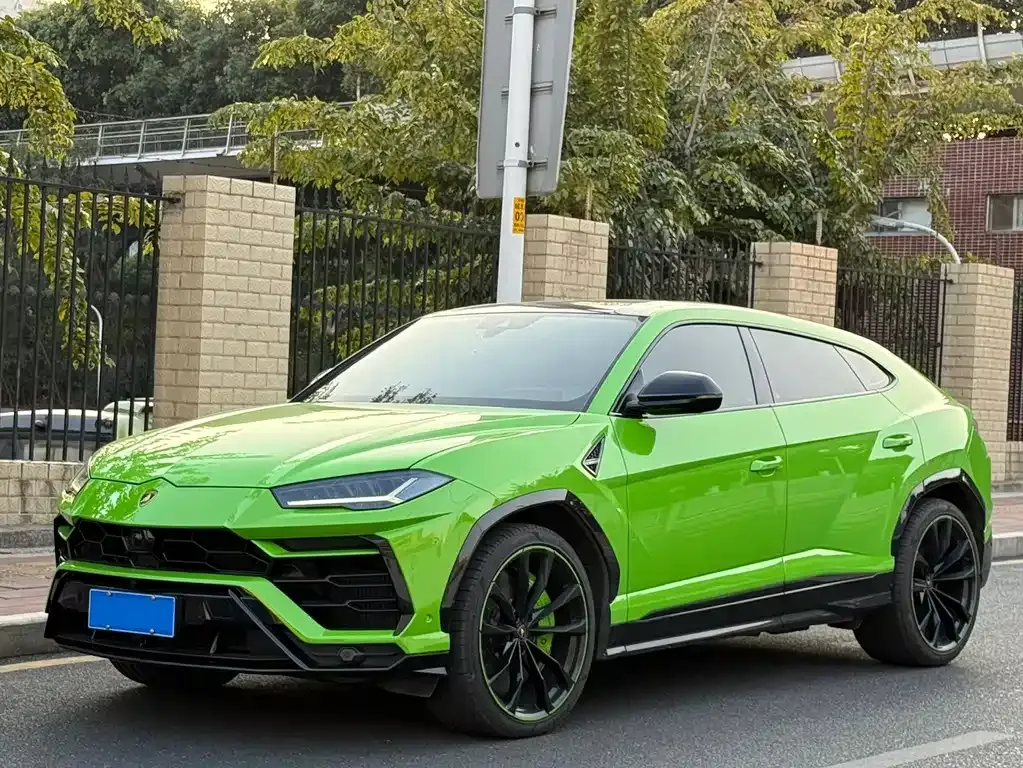 Lamborghini Urus — фото 1