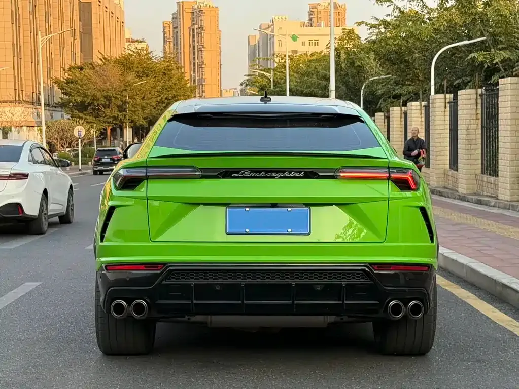 Lamborghini Urus — фото 9