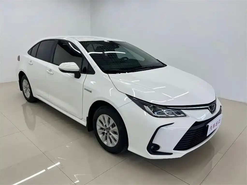 Toyota Corolla — фото 10