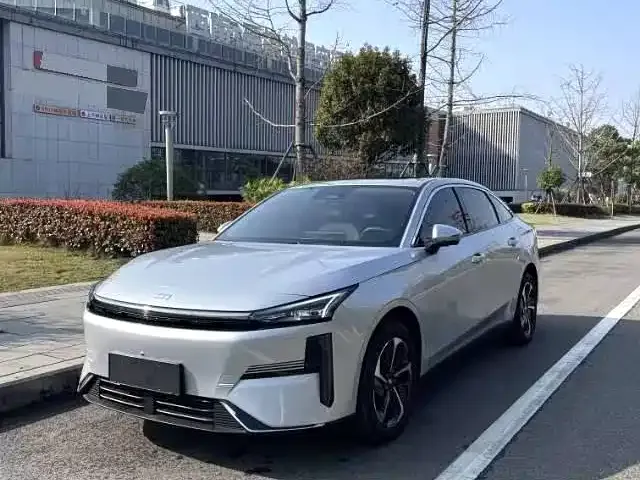 Geely Galaxy L6 — фото 1