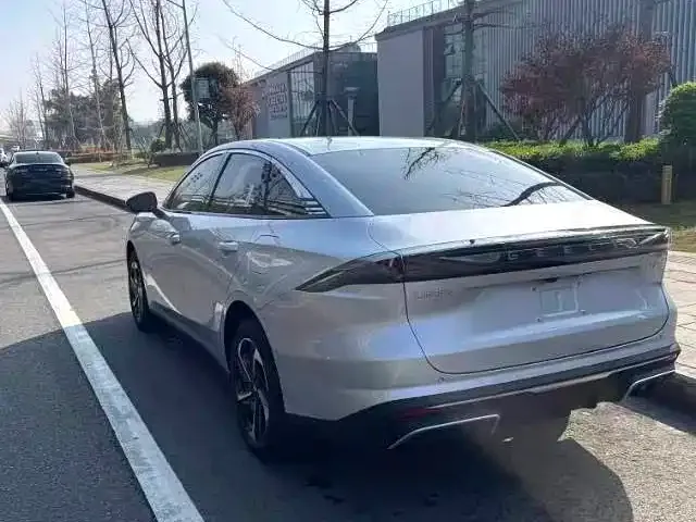 Geely Galaxy L6 — фото 3