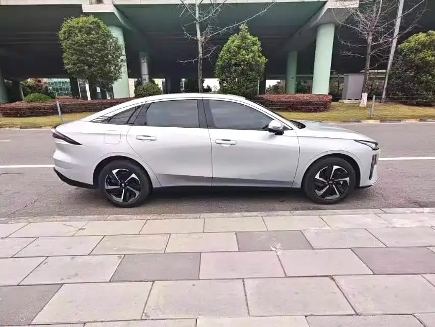 Geely Galaxy L6 — фото 6