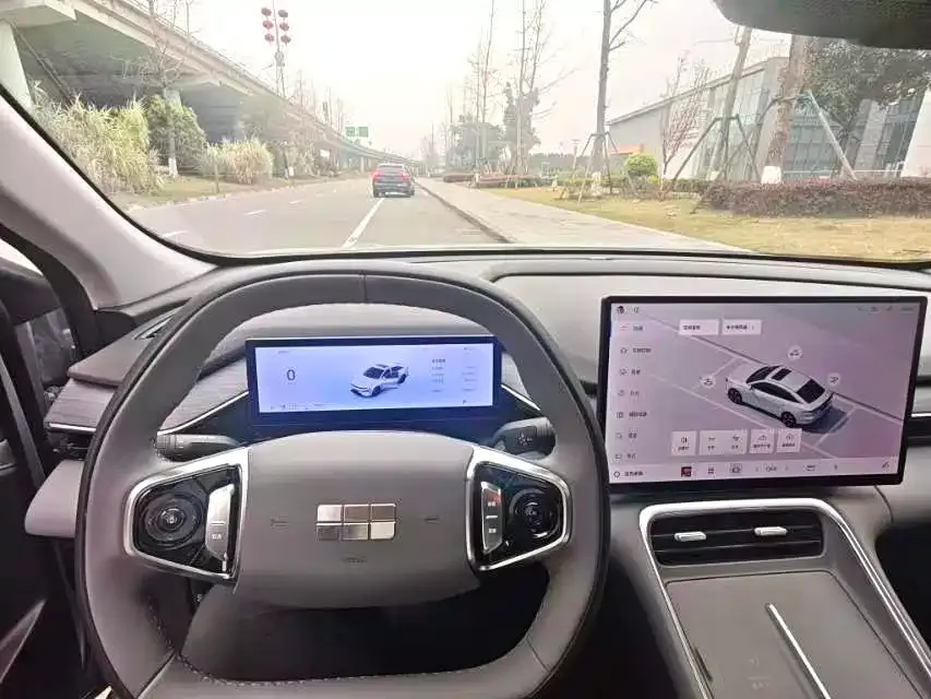 Geely Galaxy L6 — фото 4