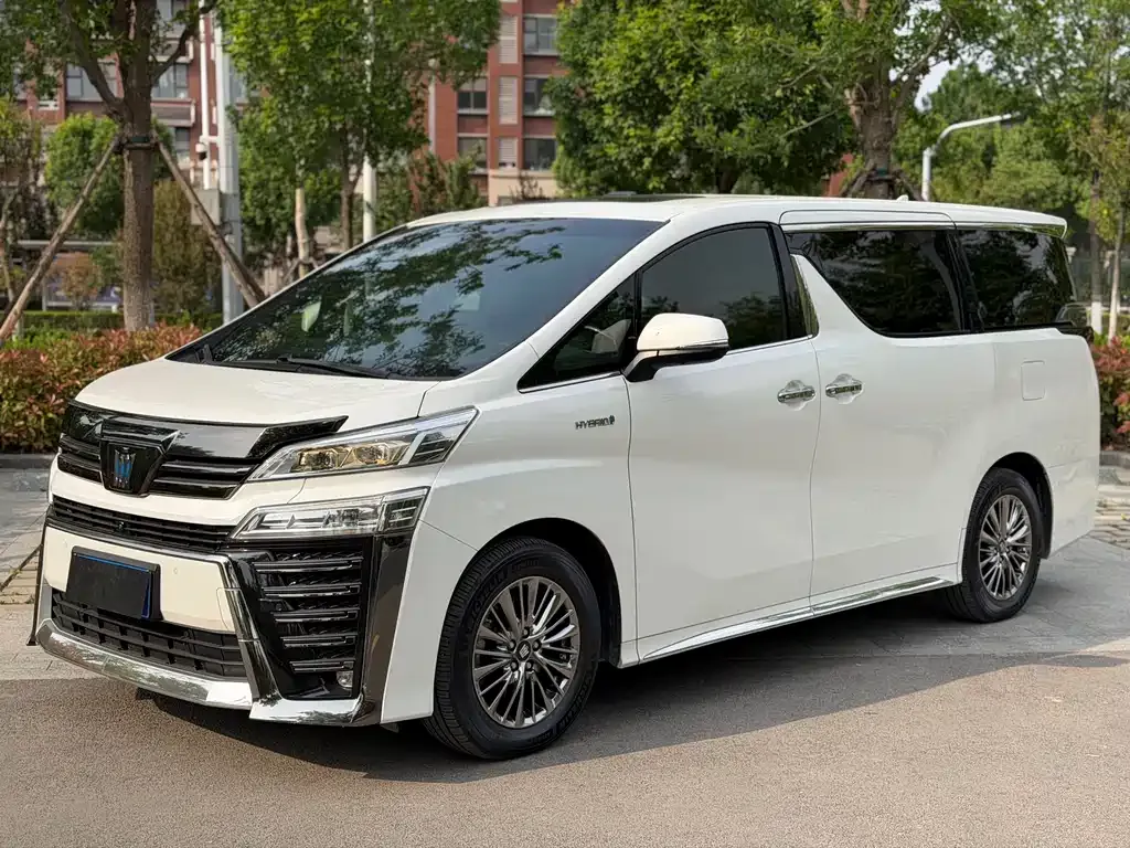 Toyota Vellfire — фото 1