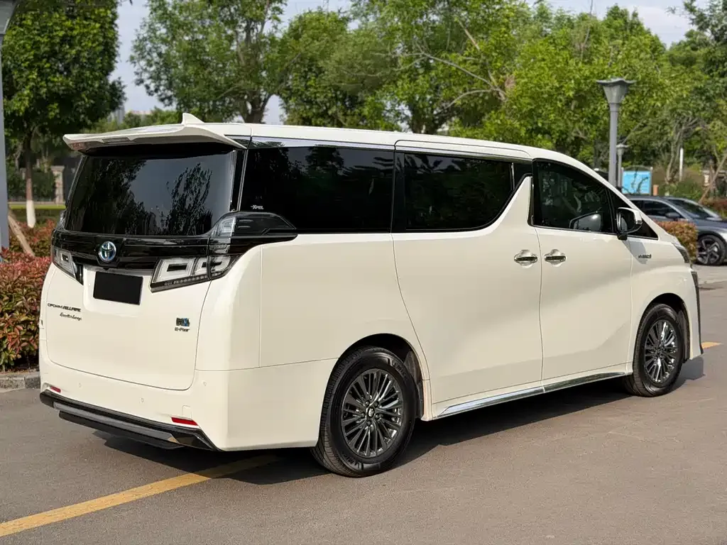 Toyota Vellfire — фото 6