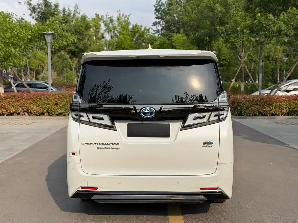 Toyota Vellfire — фото 5