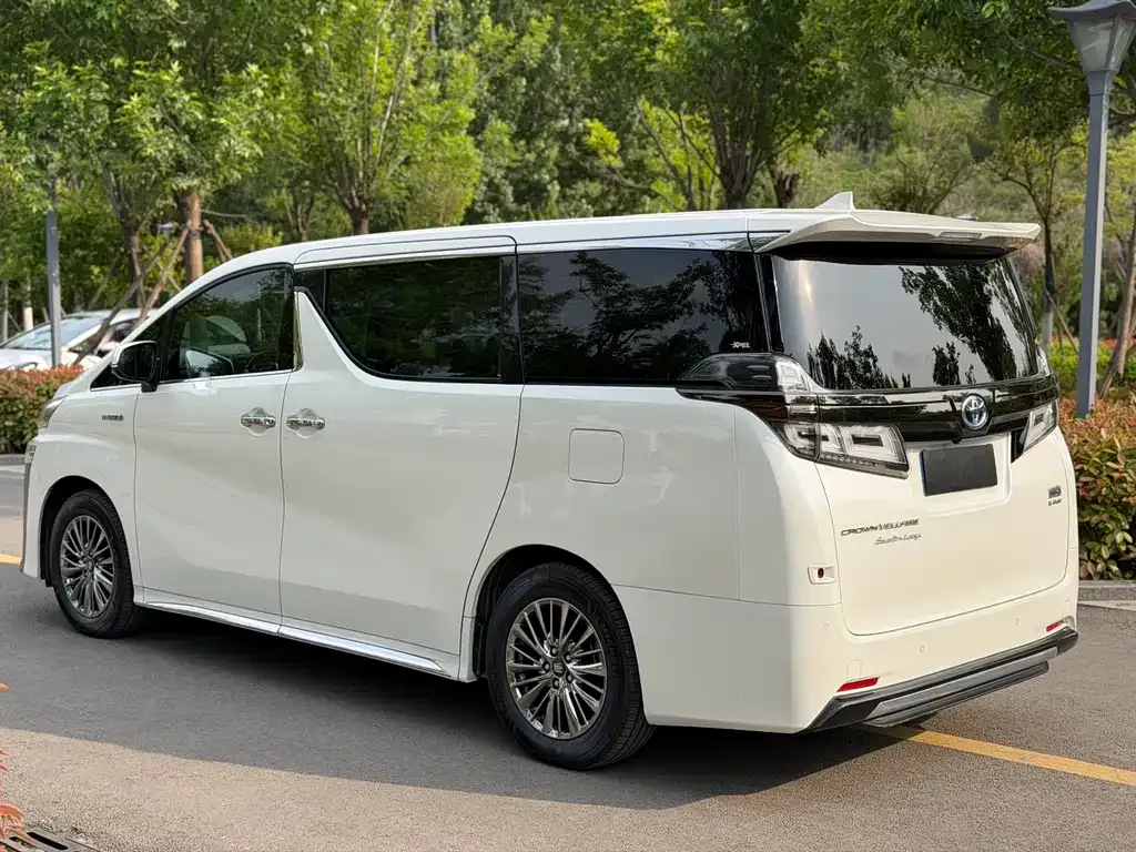 Toyota Vellfire — фото 8