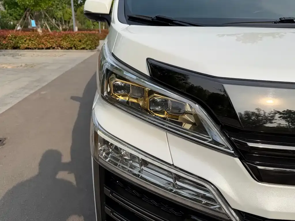 Toyota Vellfire — фото 7
