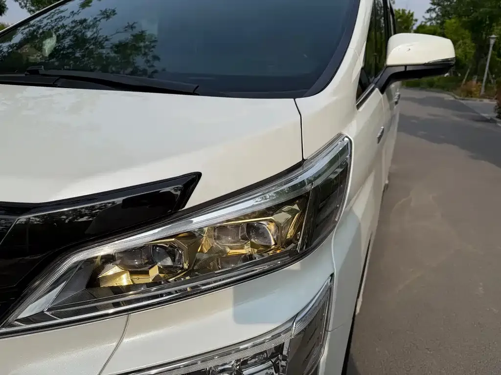 Toyota Vellfire — фото 4