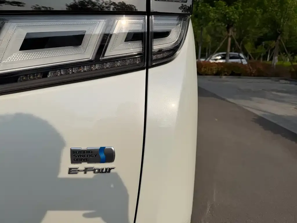 Toyota Vellfire — фото 3