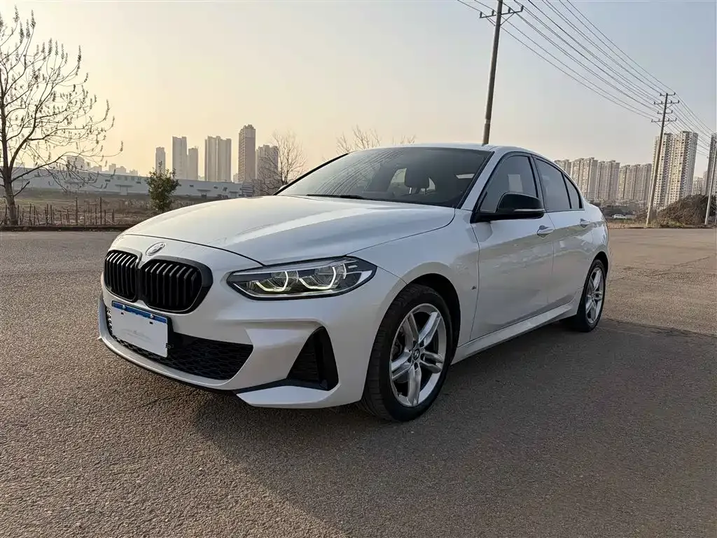 BMW 1 Series 2021 из CN, фото 1