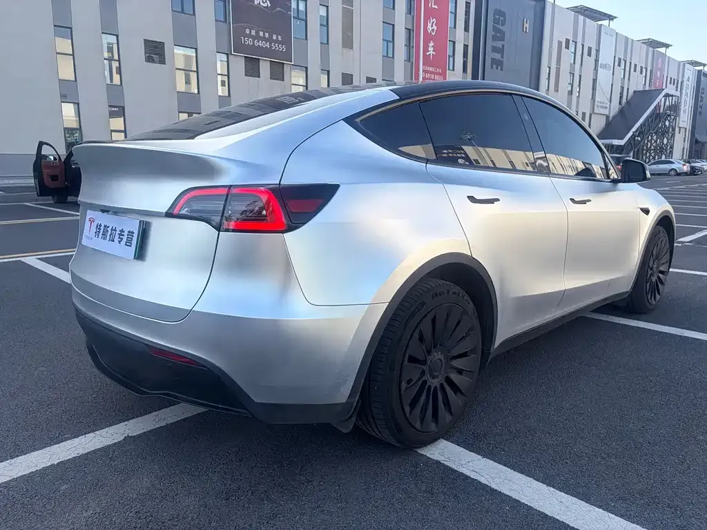 Tesla Model Y — фото 4