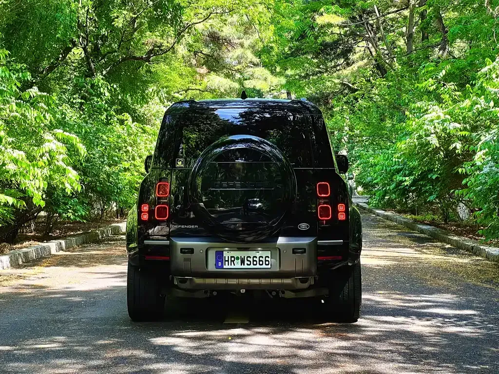 Land Rover Defender — фото 4