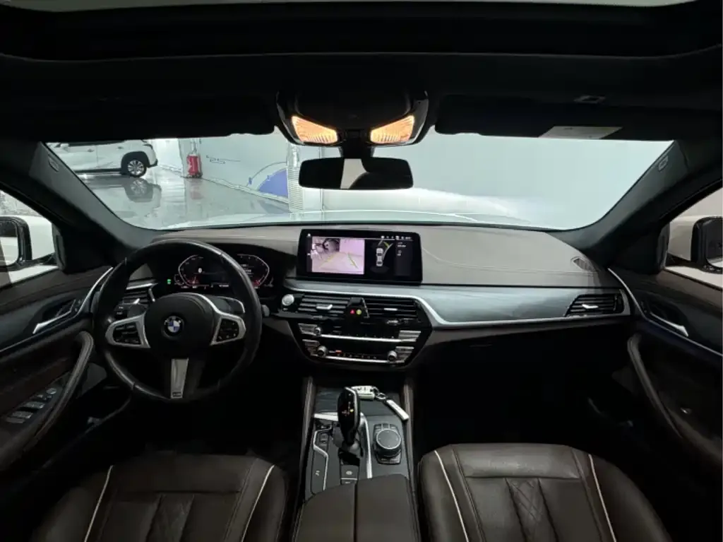 BMW 5 Series 2023 из CN, фото 2
