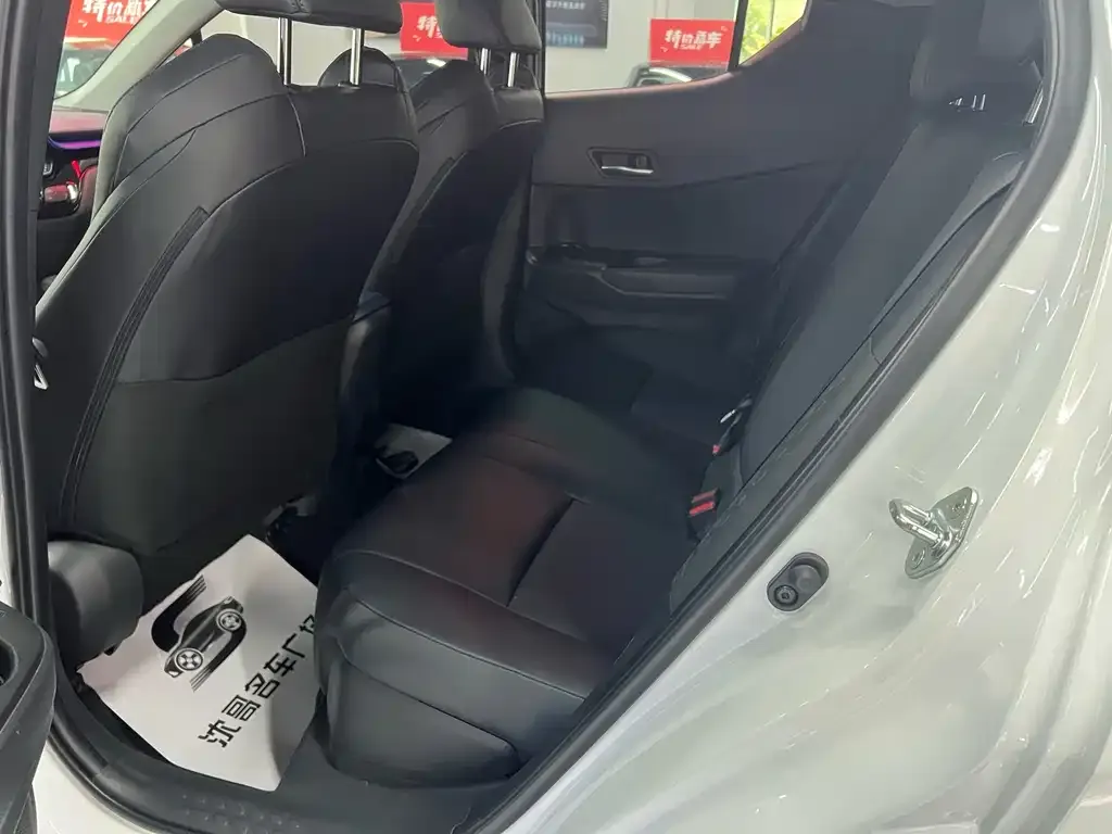 Toyota C-HR 2023 из CN, фото 3