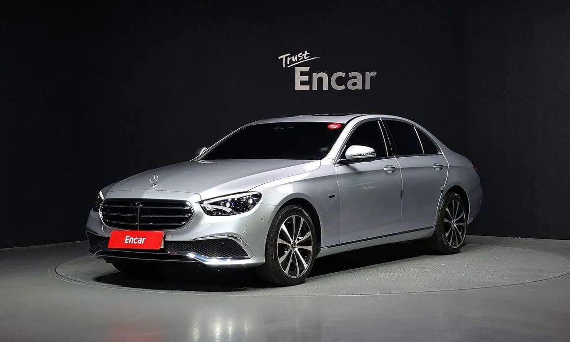 Mercedes-Benz E-Class — фото 1