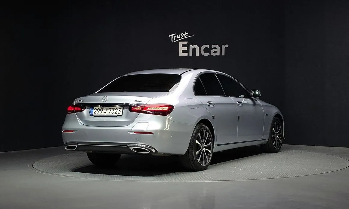 Mercedes-Benz E-Class — фото 6