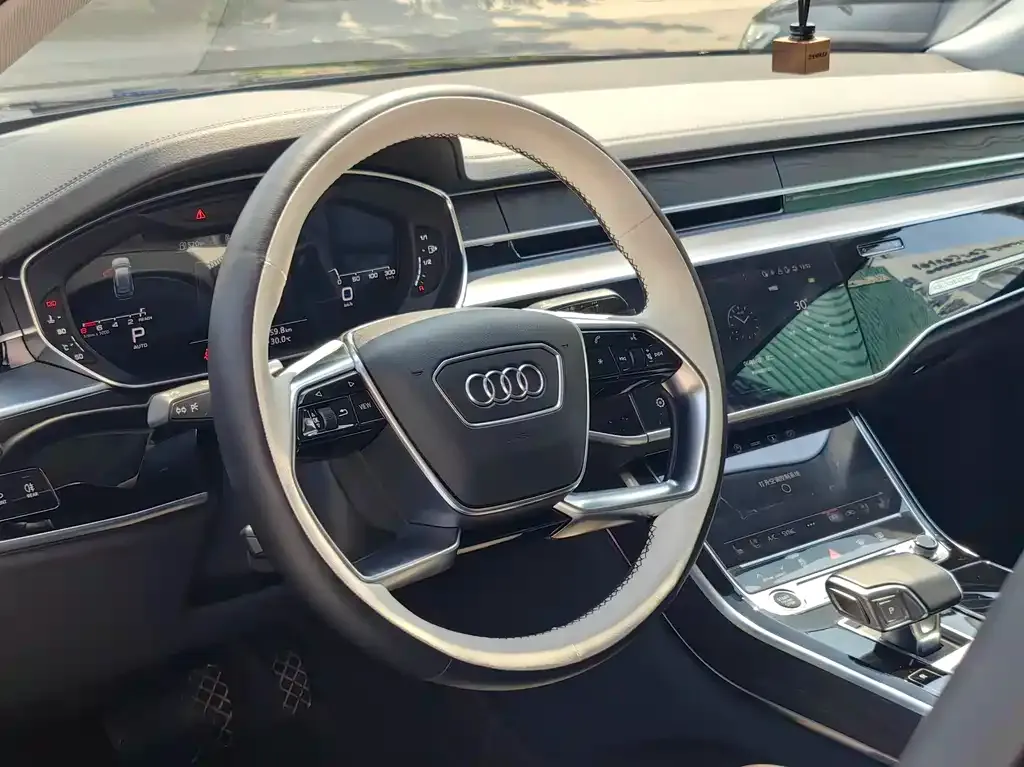 Audi A8 — фото 2