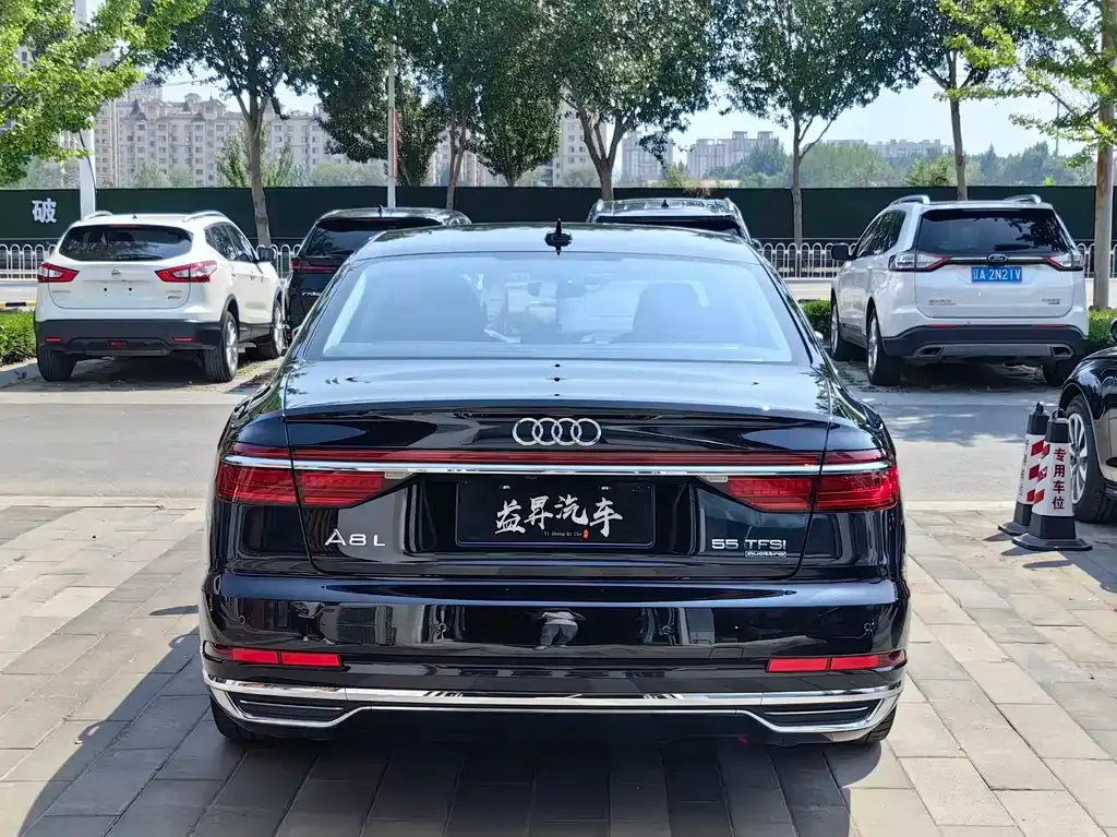 Audi A8 — фото 6