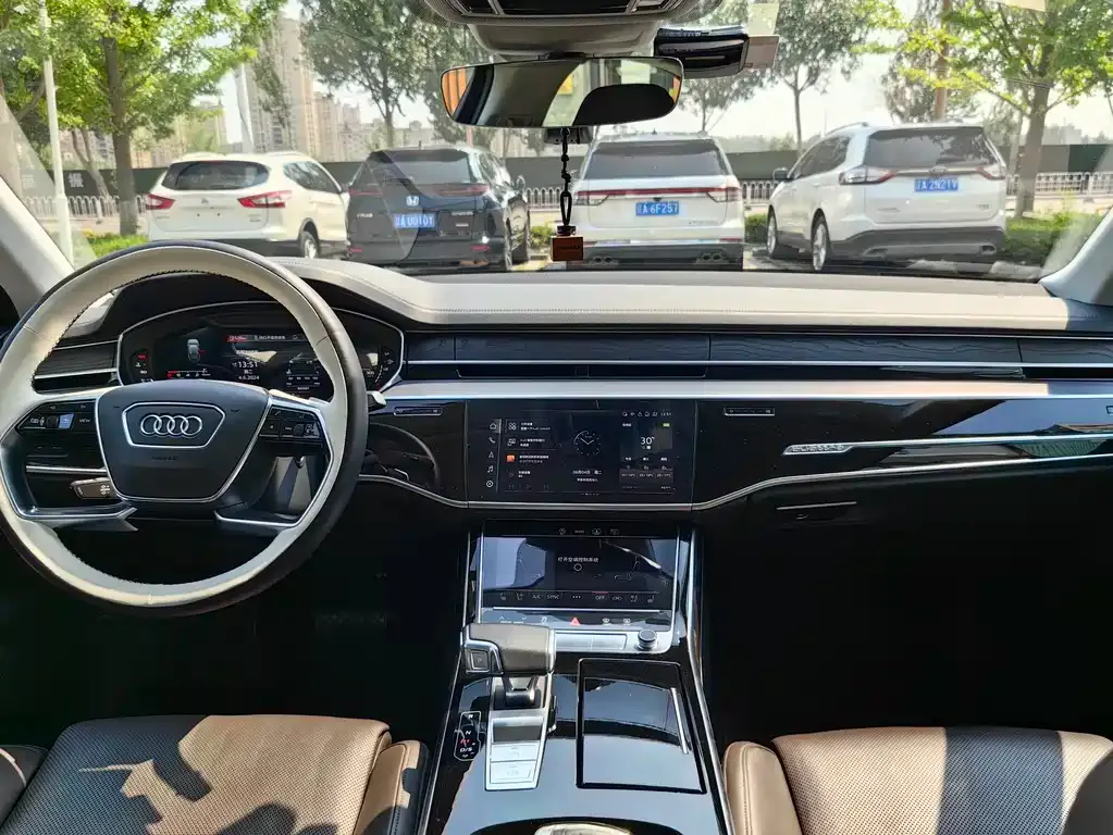 Audi A8 — фото 4
