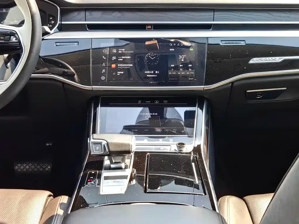 Audi A8 — фото 5