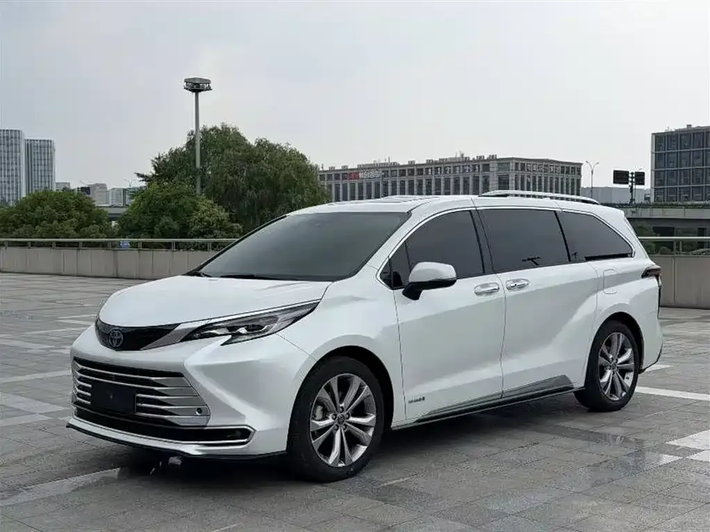 Toyota Sienna 2023 из CN, фото 3