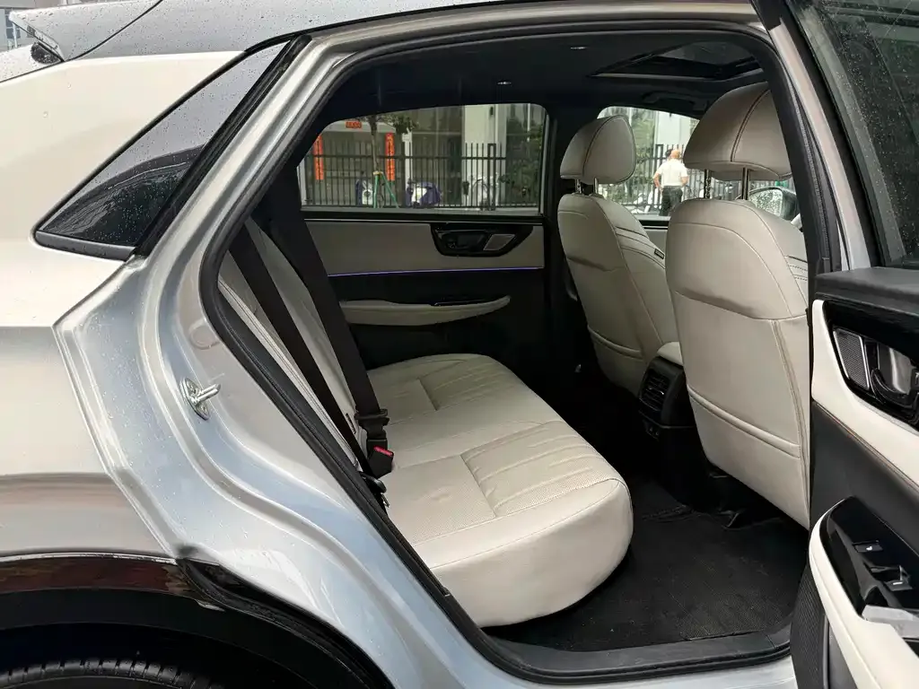Honda e:NP2 2025 из CN, фото 9