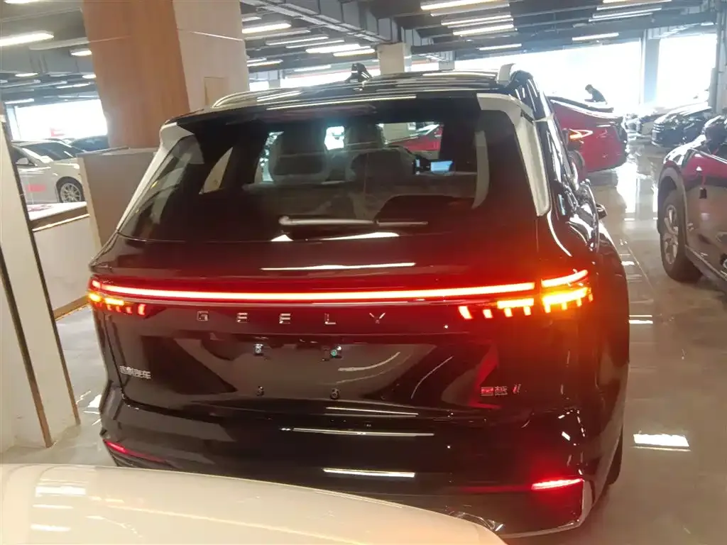 Geely Xingyue L — фото 8