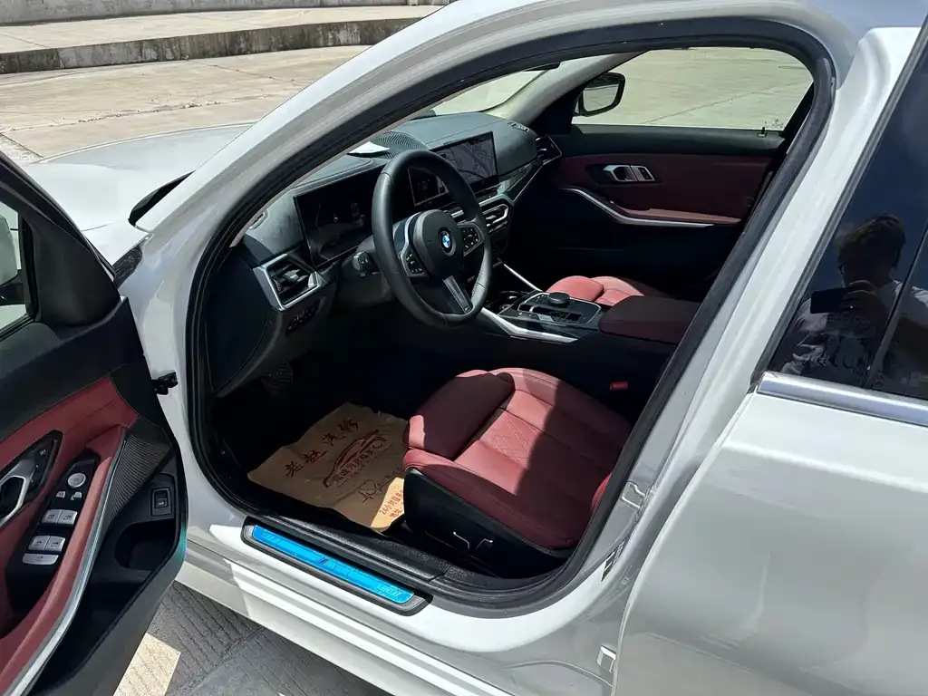 BMW 3 Series 2024 из CN, фото 6