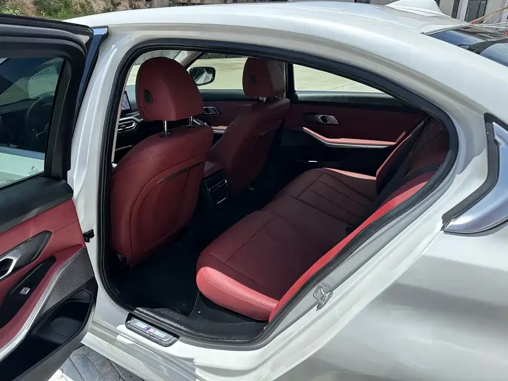 BMW 3 Series 2024 из CN, фото 3