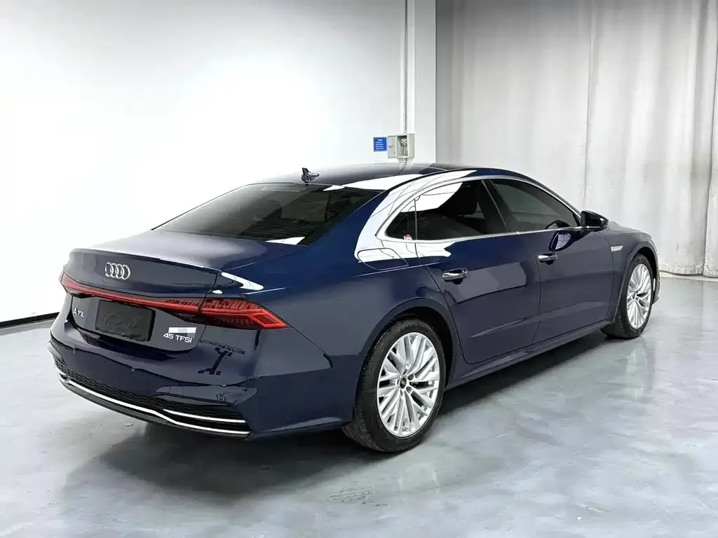 Audi A7L — фото 9