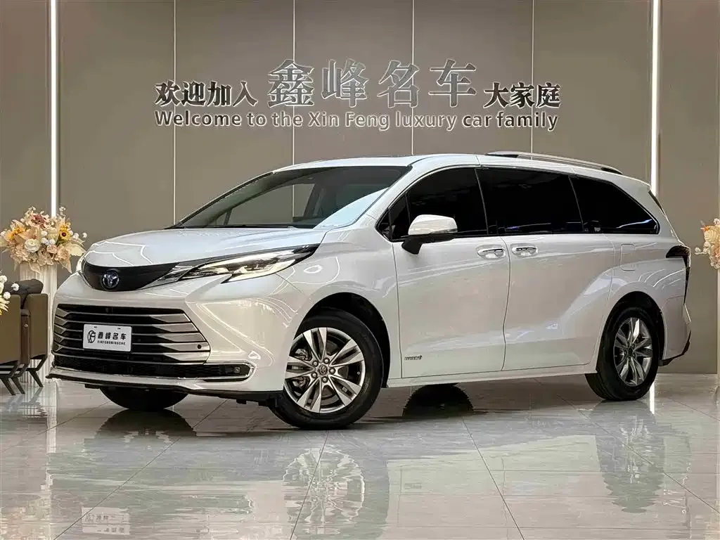 Toyota Sienna — фото 1