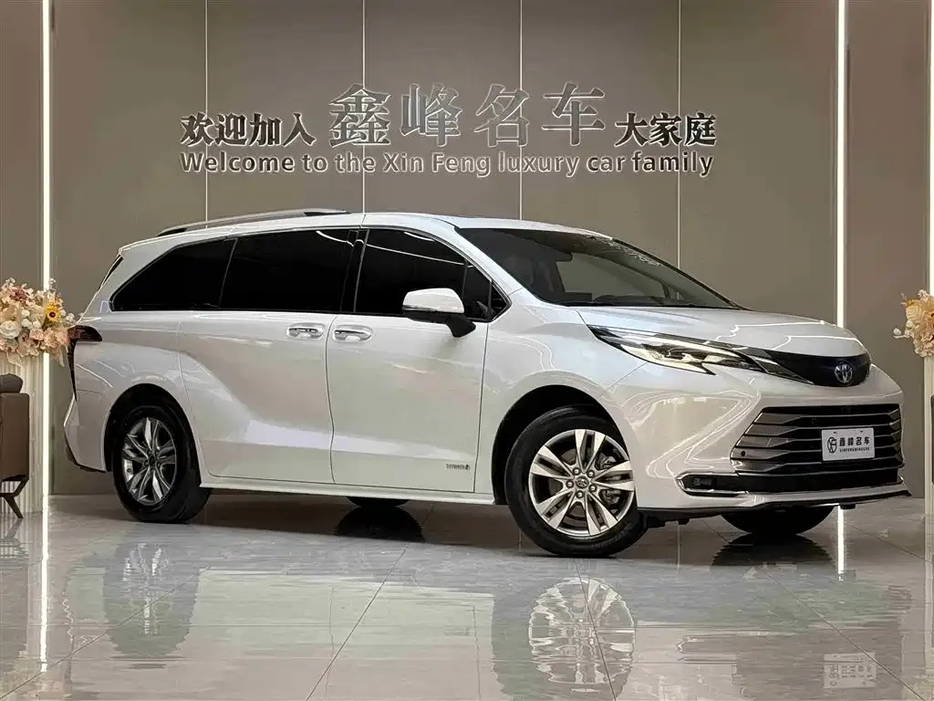 Toyota Sienna — фото 2