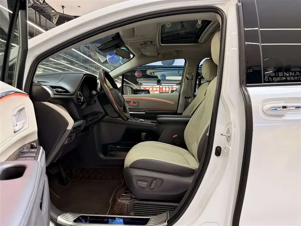 Toyota Sienna — фото 9