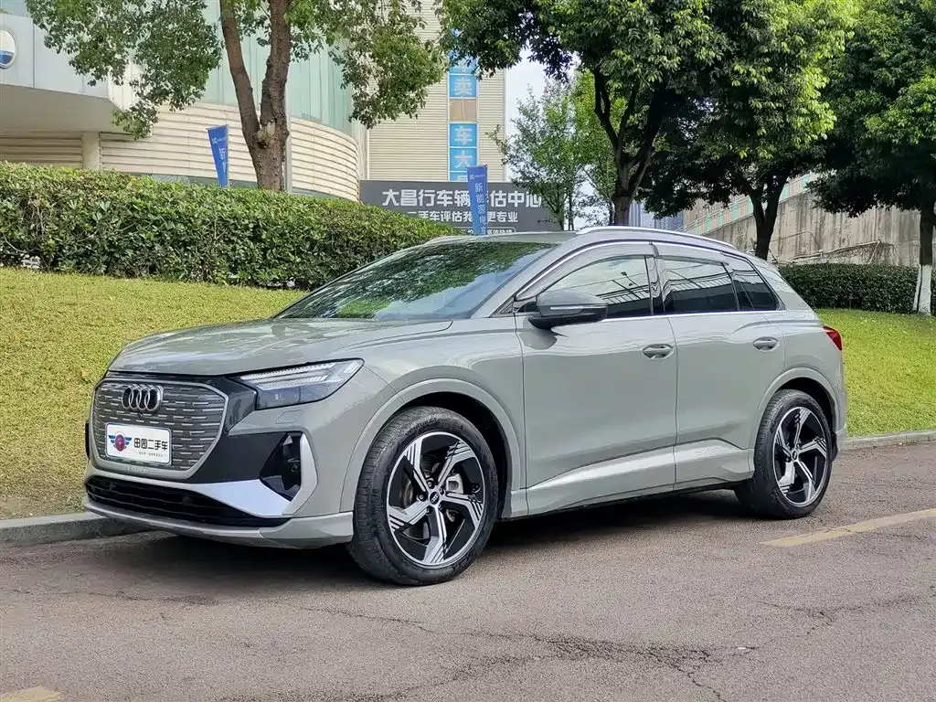 Audi Q4 e-tron — фото 1